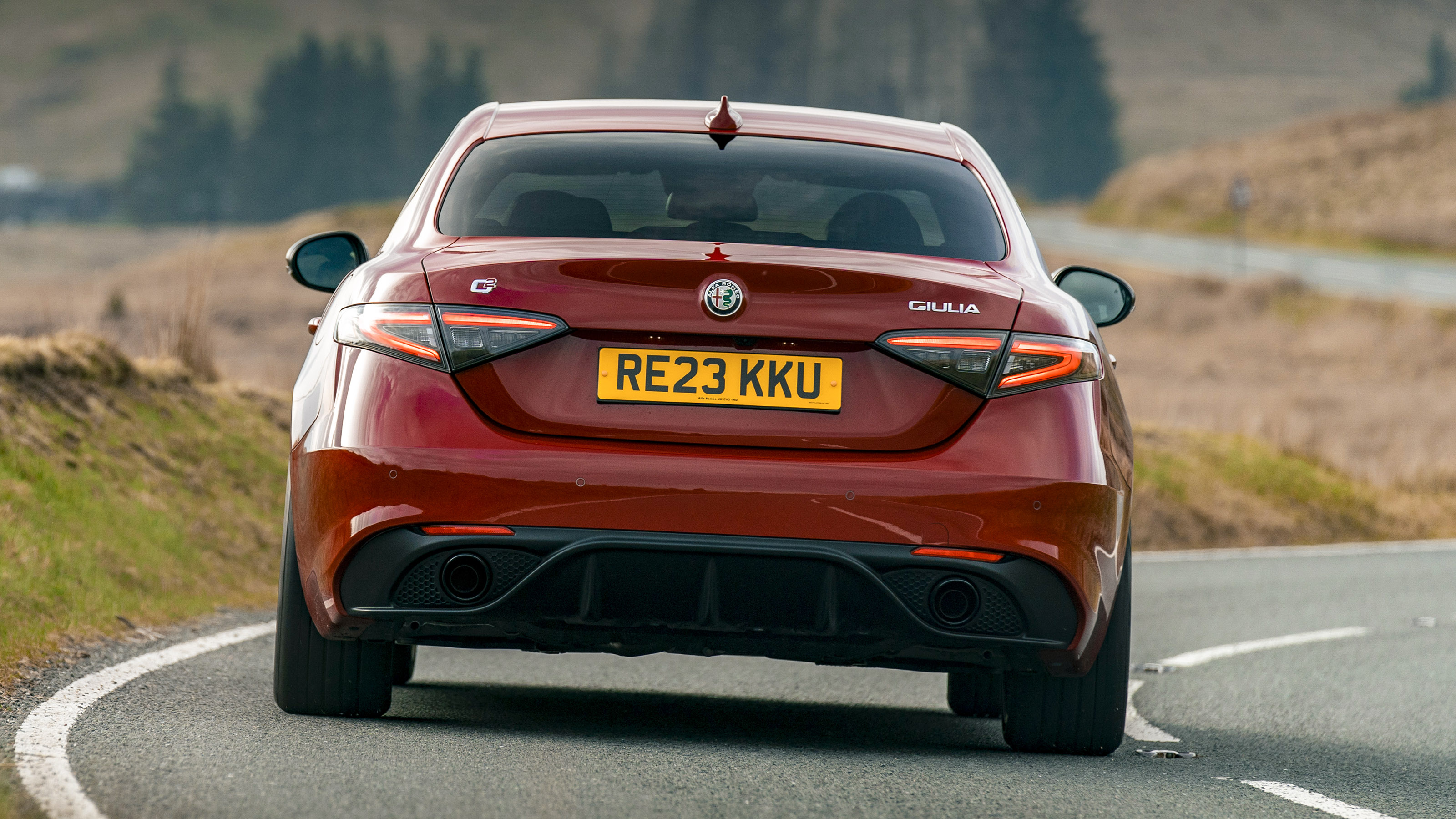 Alfa Romeo Giulia UK rear cornering