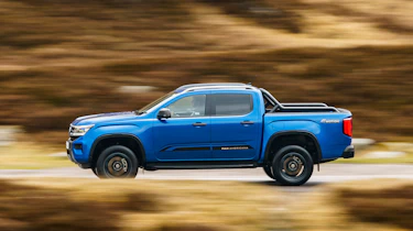 Volkswagen Amarok pickup side panning