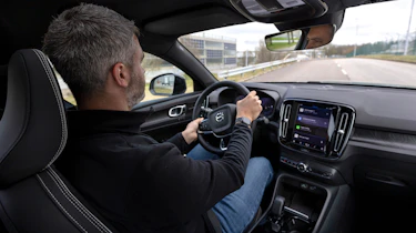 Volvo C40 Recharge 2023 driving staff