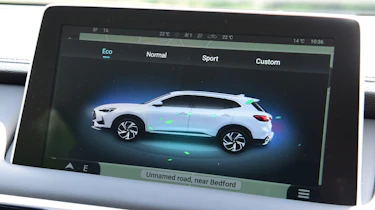 MG HS SUV facelift infotainment