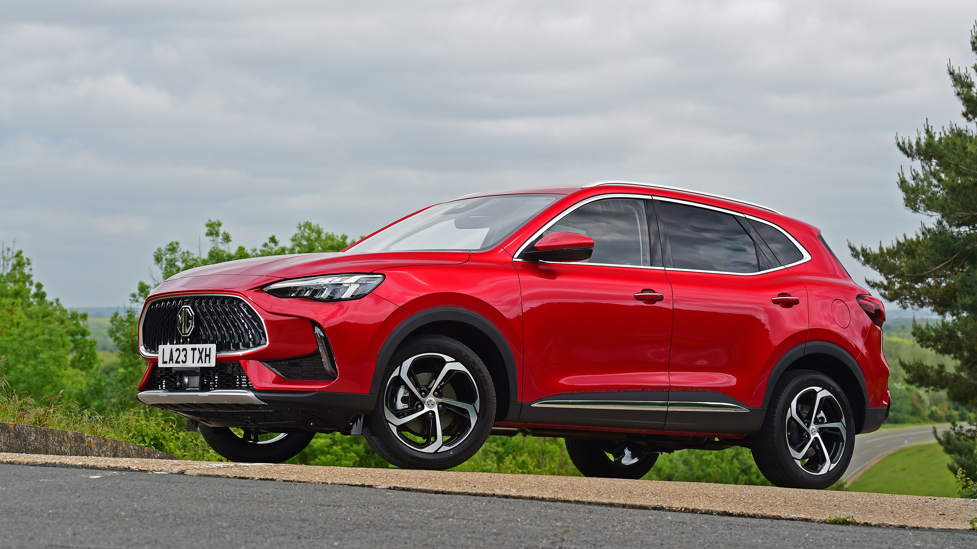 MG HS SUV facelift front 3/4