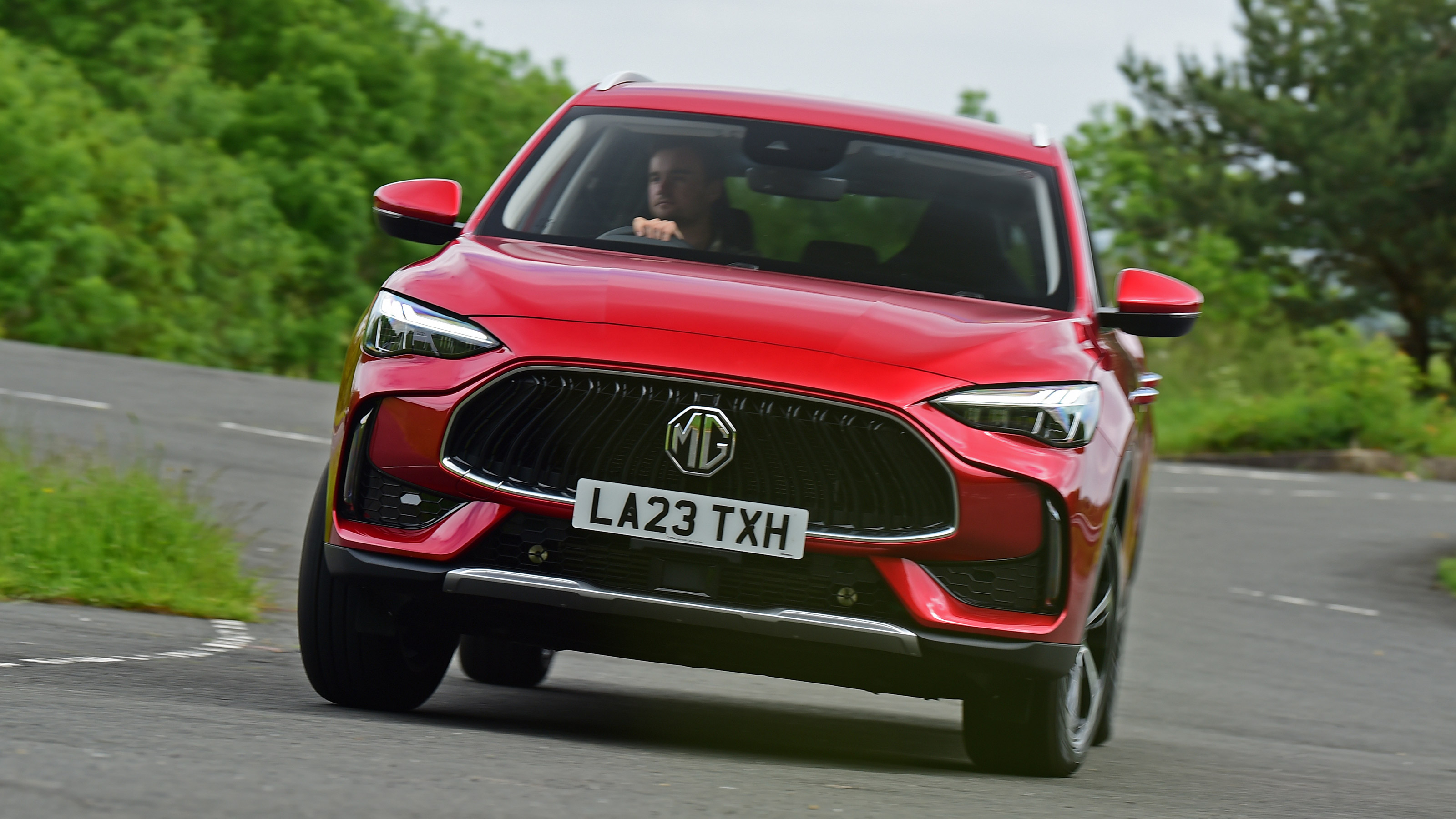 MG HS SUV facelift front handling