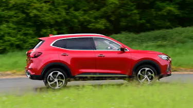 MG HS SUV facelift side panning