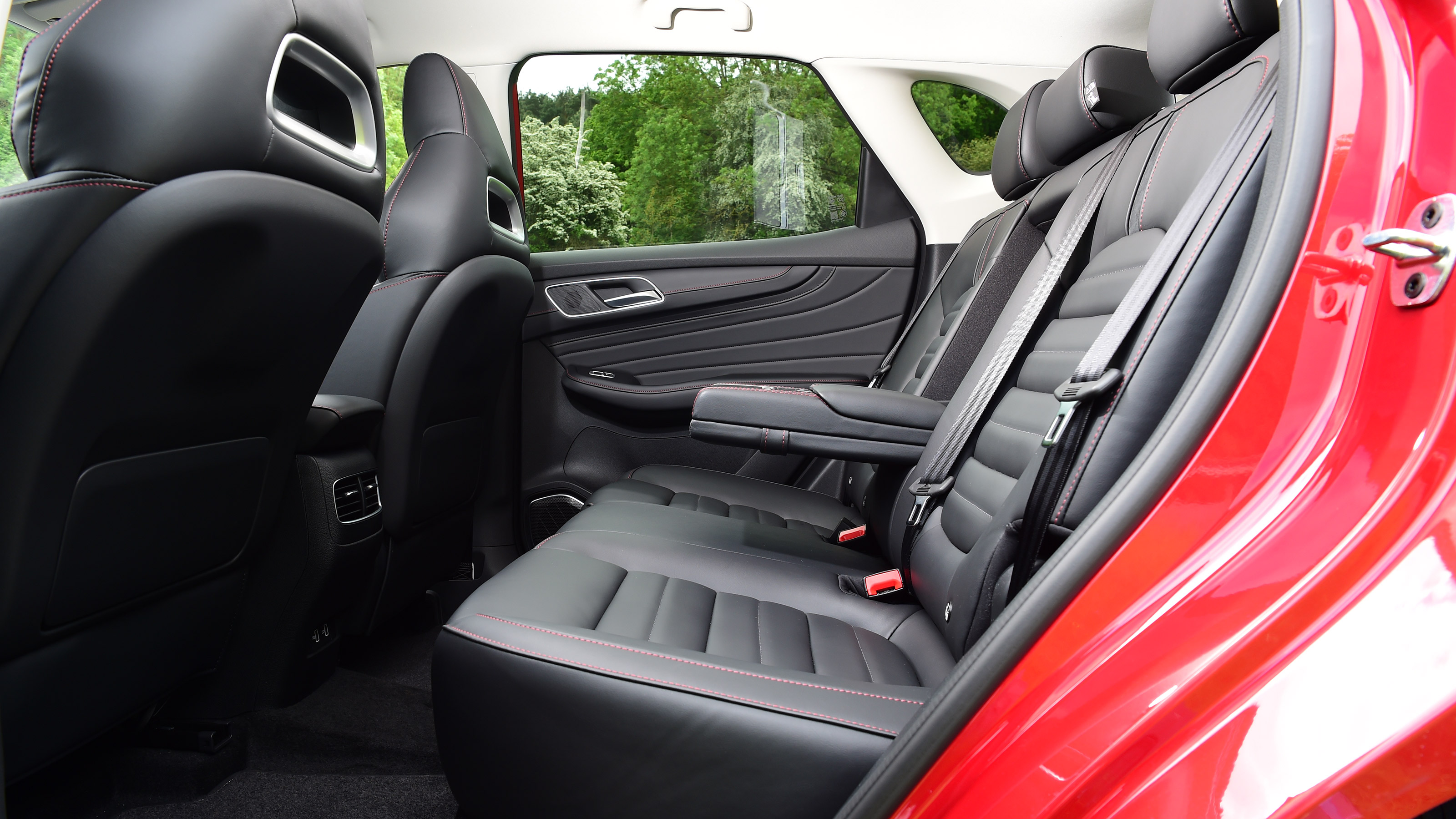 MG HS SUV facelift rear seats