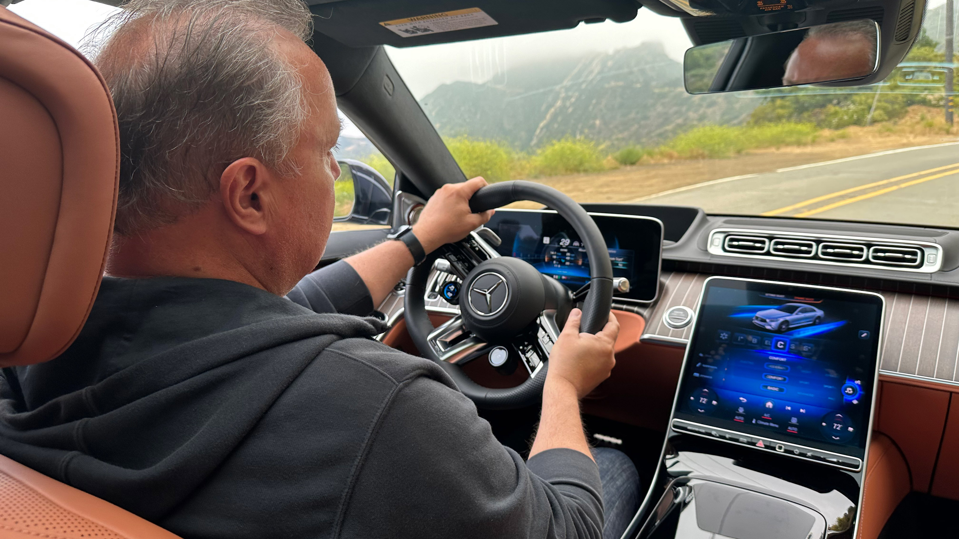 Mercedes-AMG S 63 e Performance driving staff