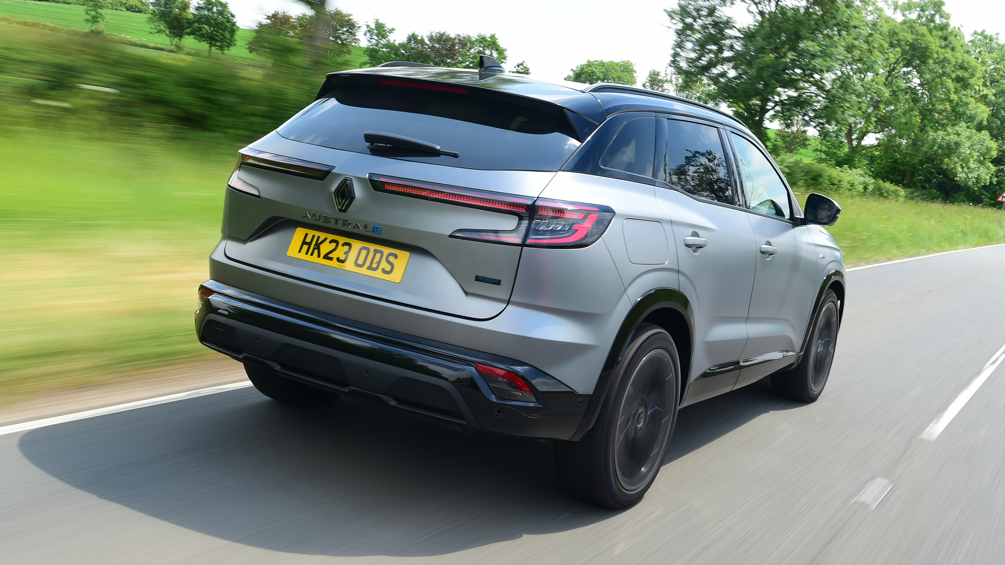 Renault Austral UK rear 3/4 tracking