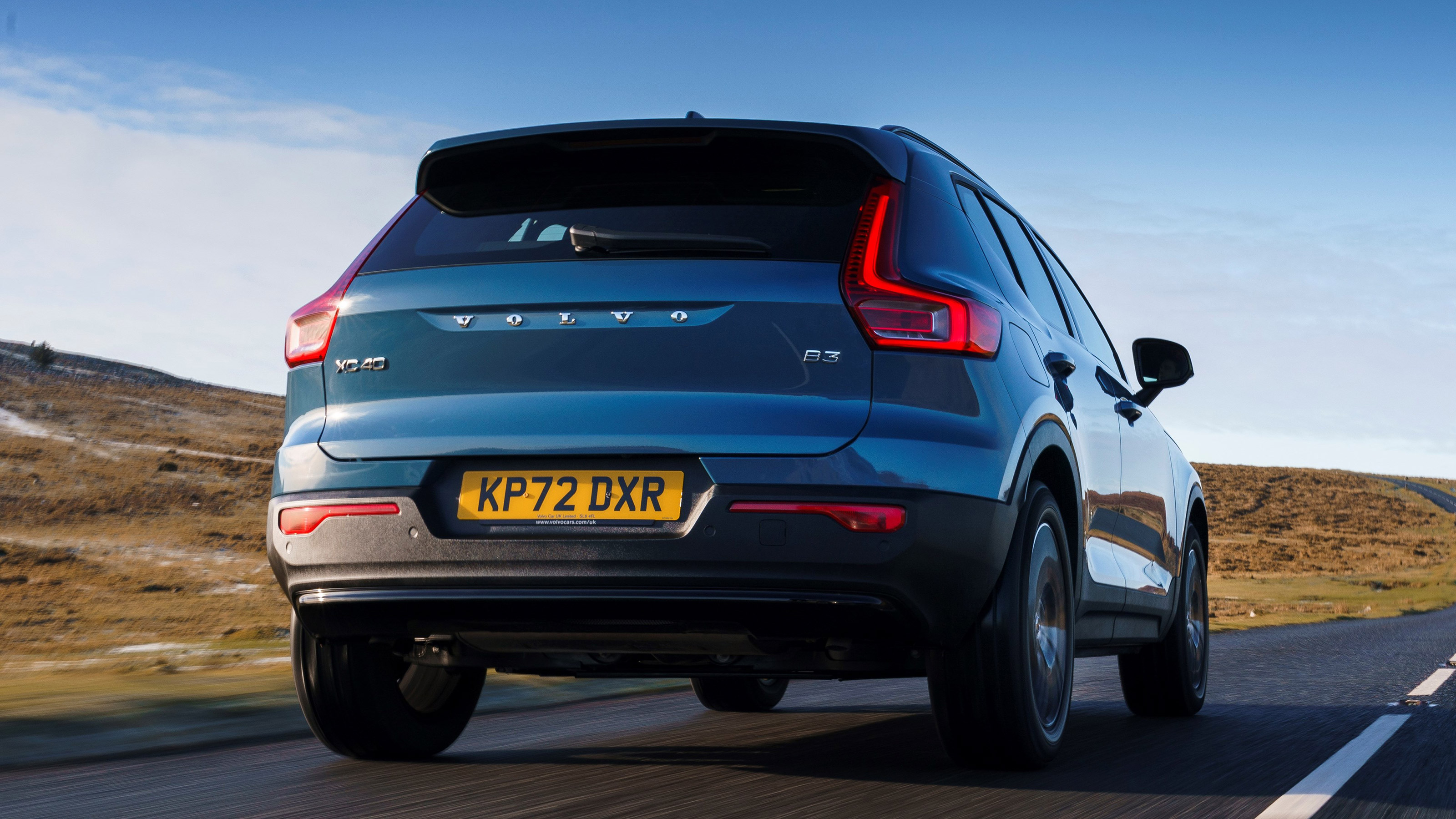 Volvo XC40 facelift rear tracking