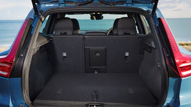 Volvo XC40 facelift boot