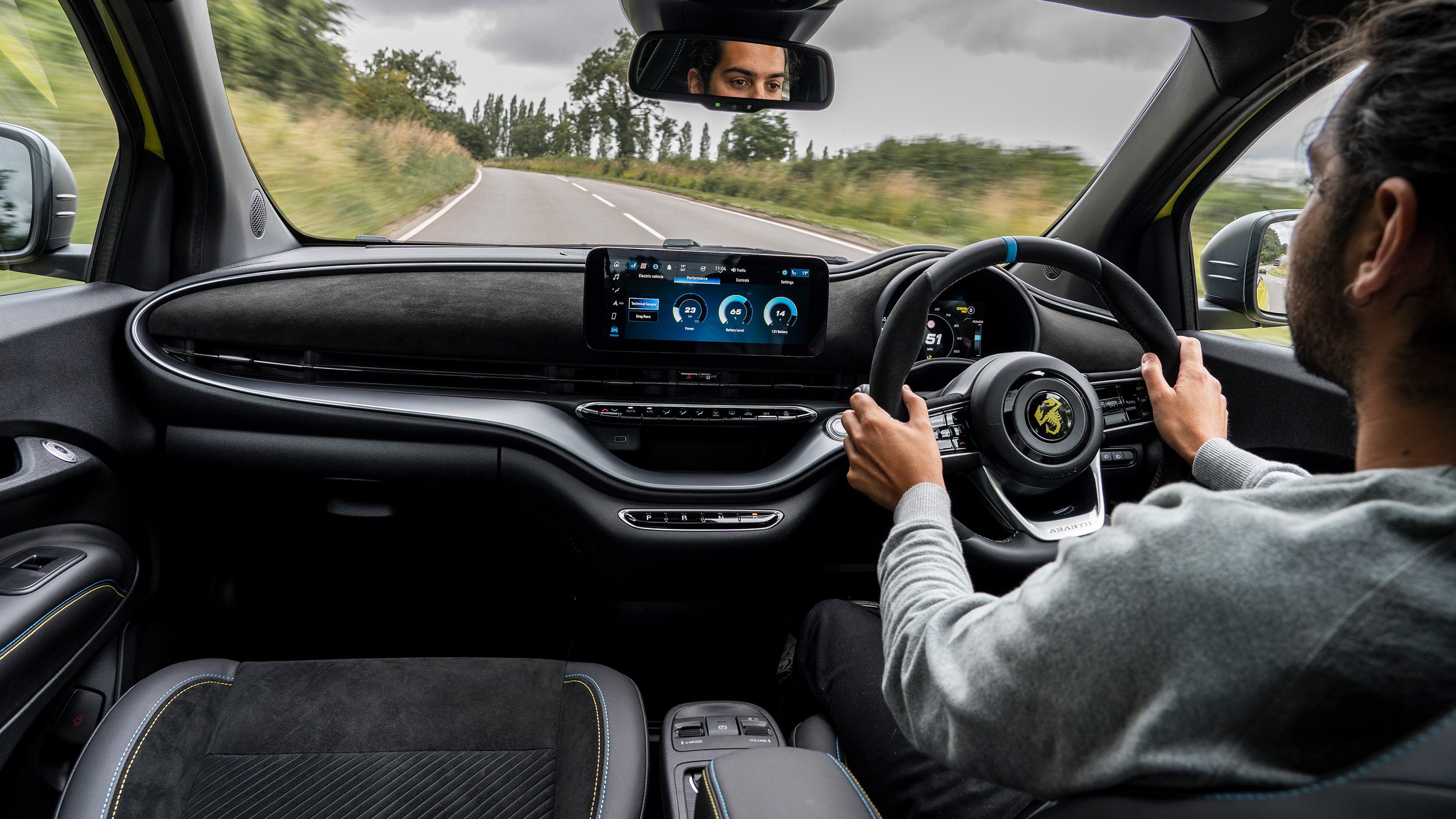 Abarth 500e interior staff