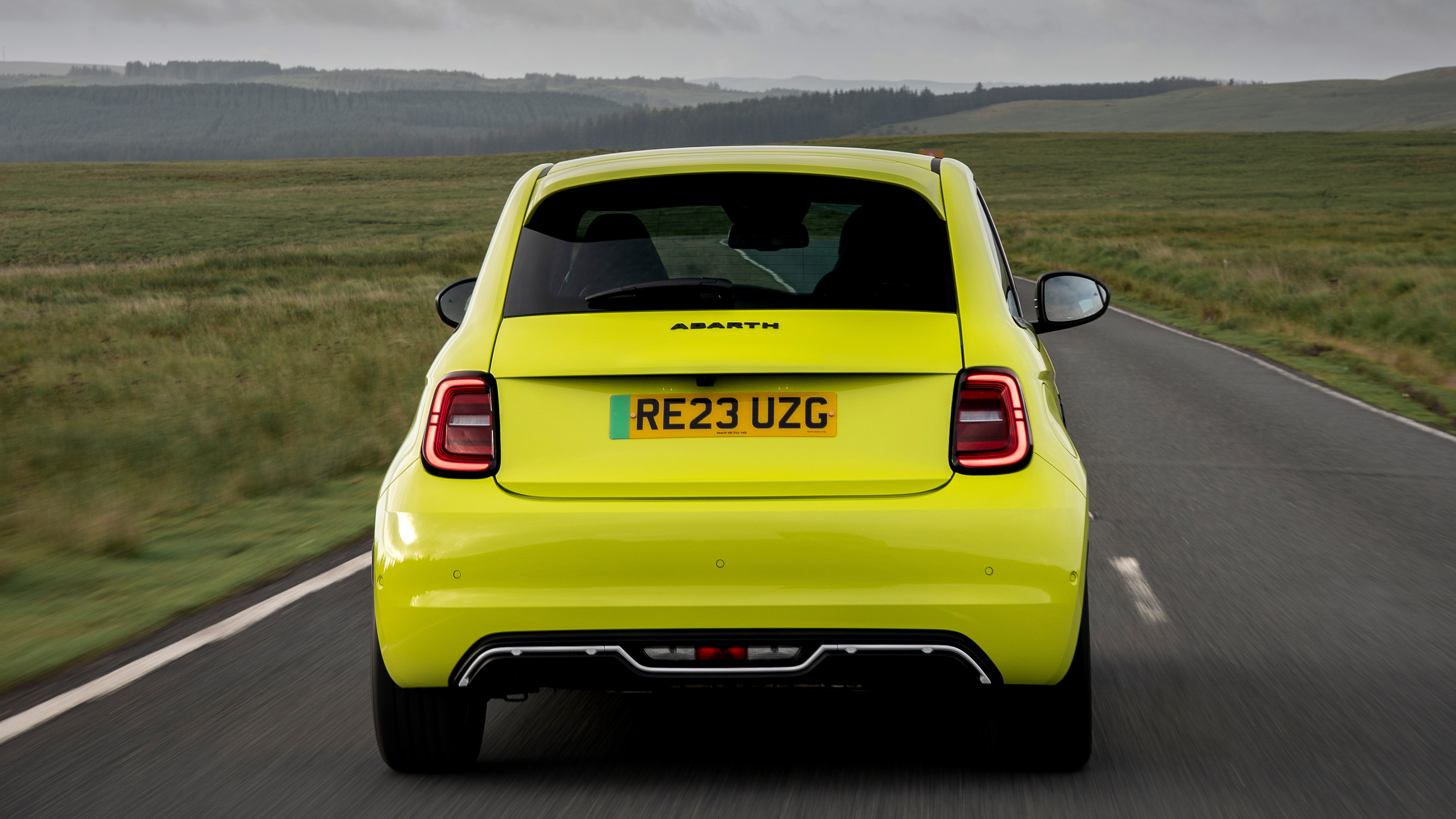 Abarth 500e rear tracking