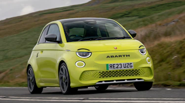 Abarth 500e front 3/4 handling