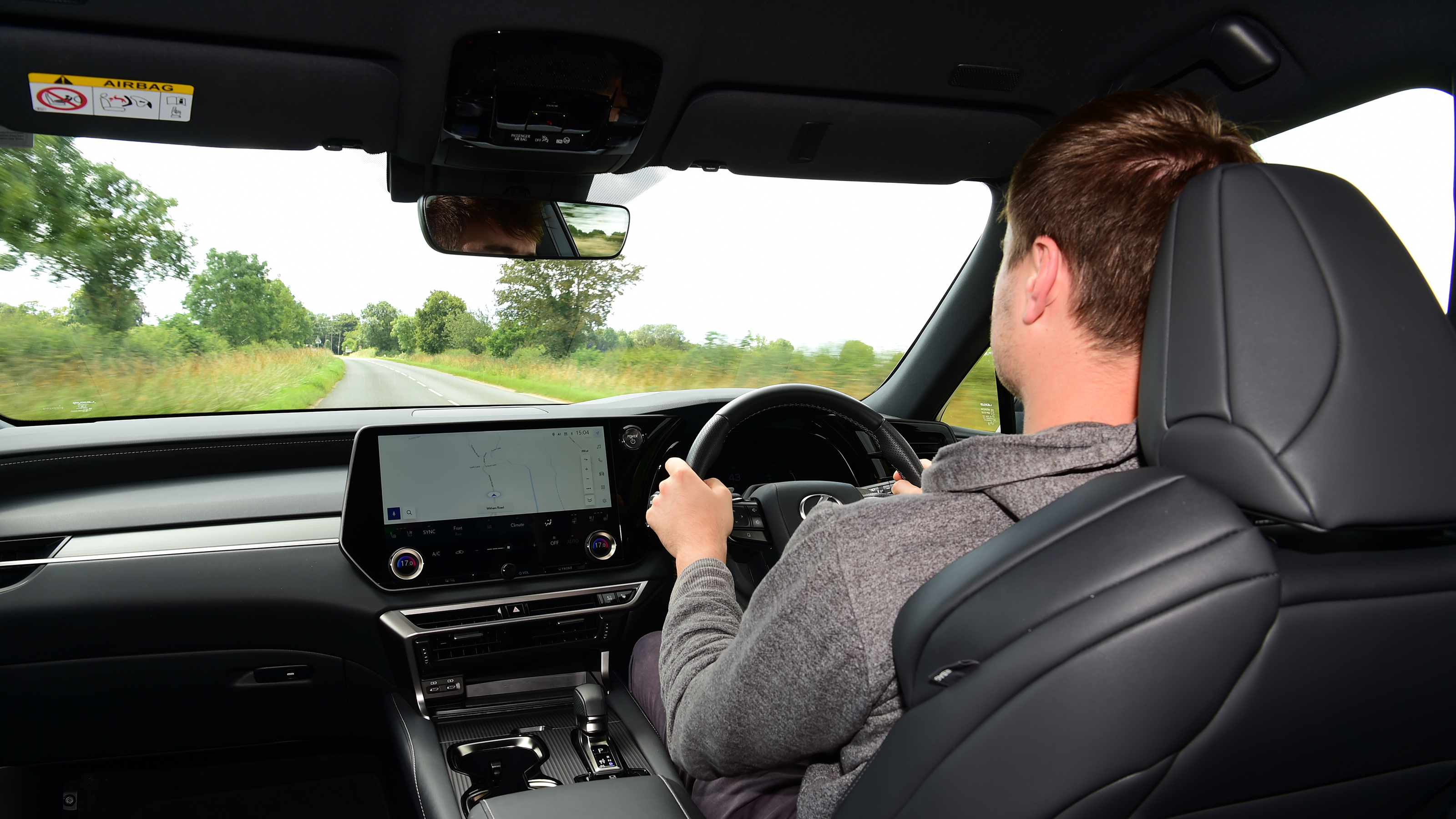 Lexus RX 500h interior staff