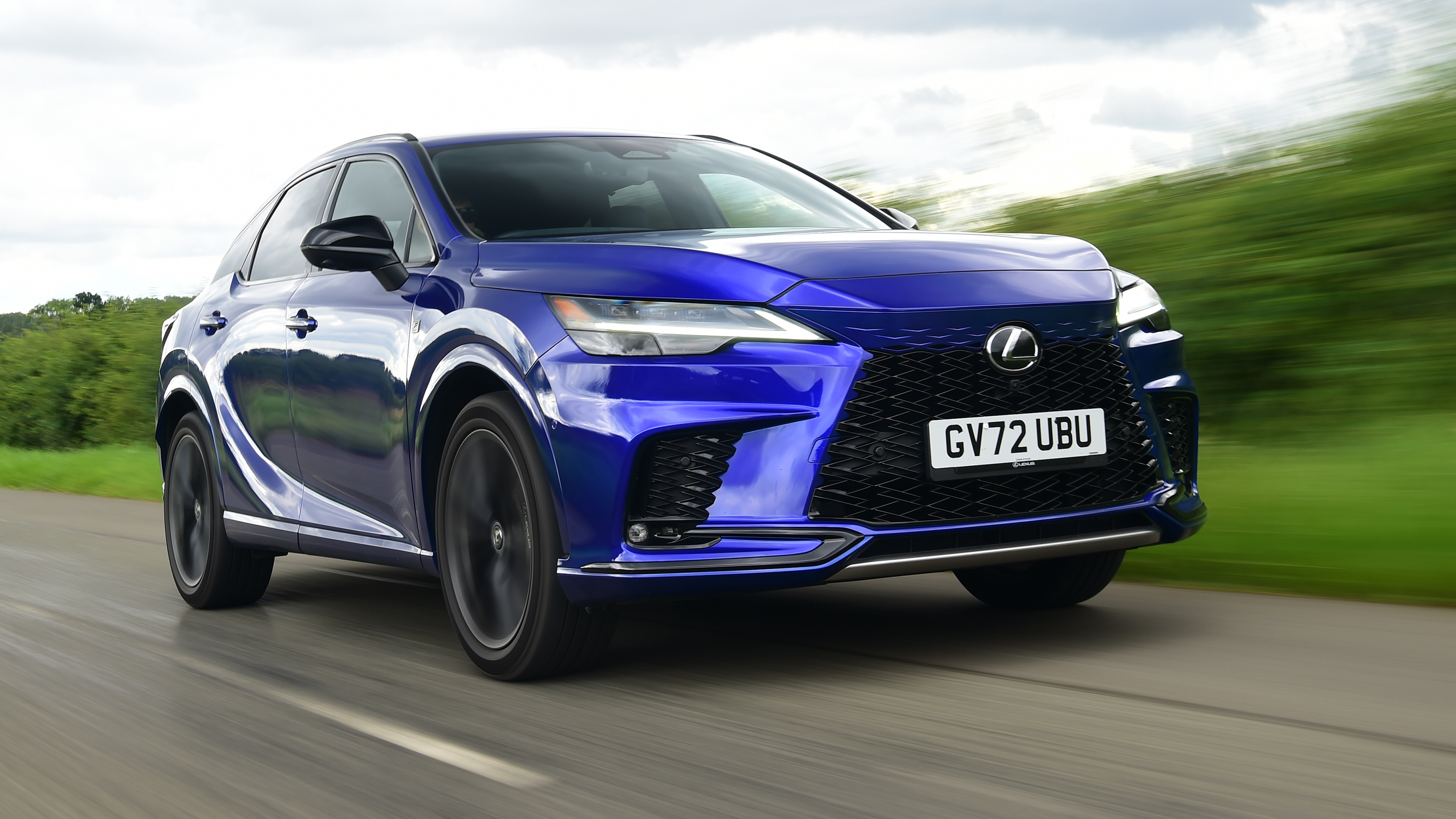 Lexus RX 500h front tracking