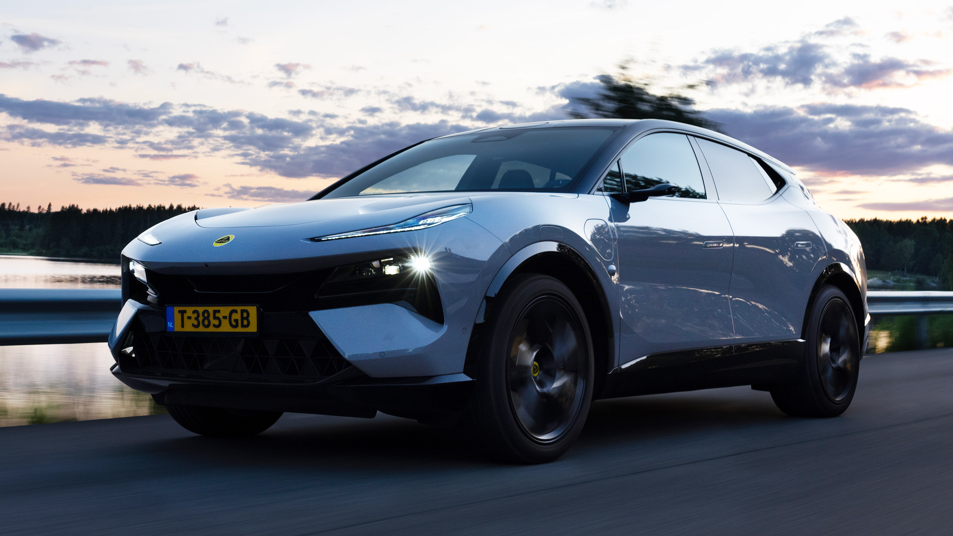 Lotus Eletre SUV front 3/4 static