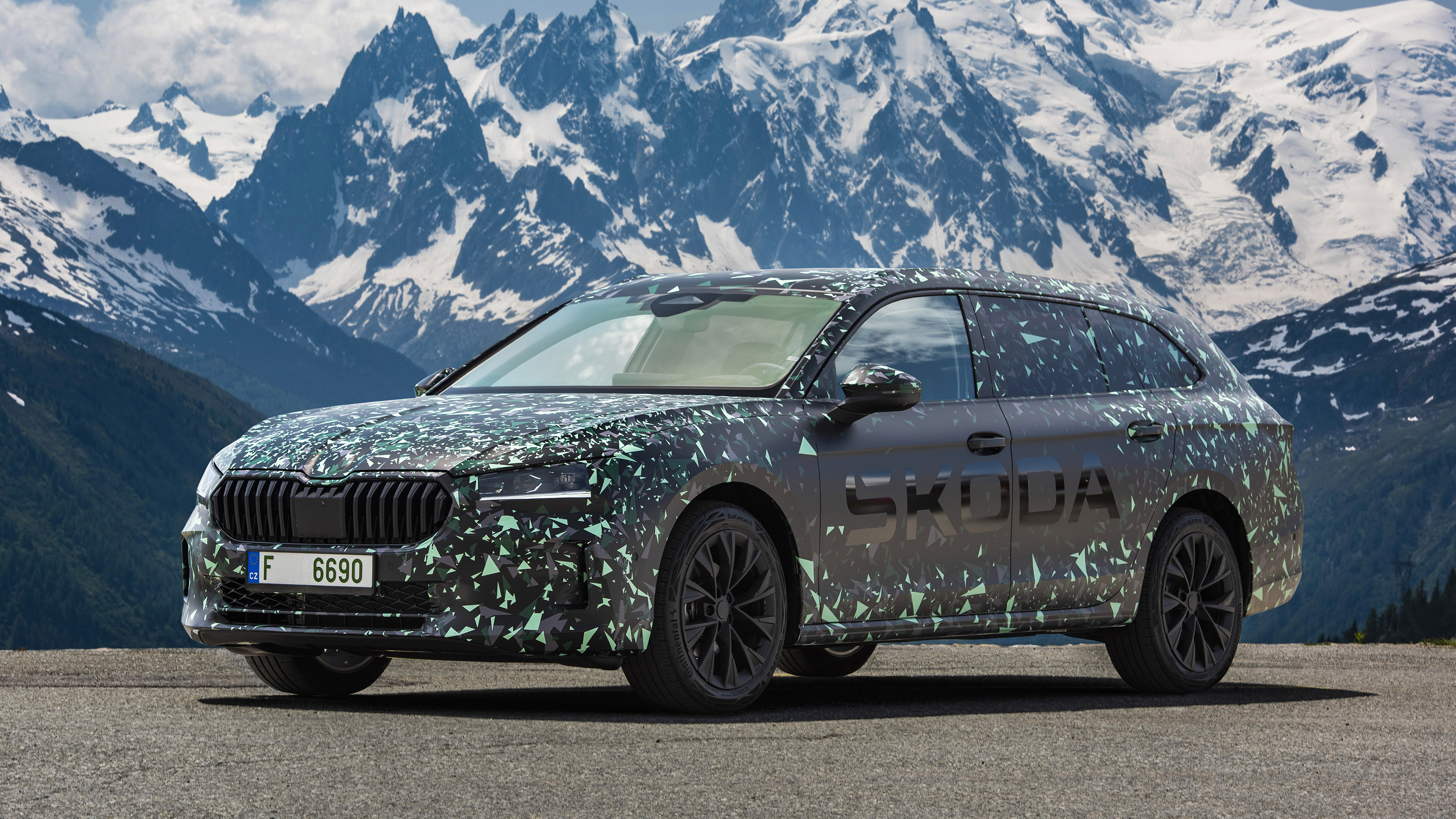 Skoda Superb estate prototype drive