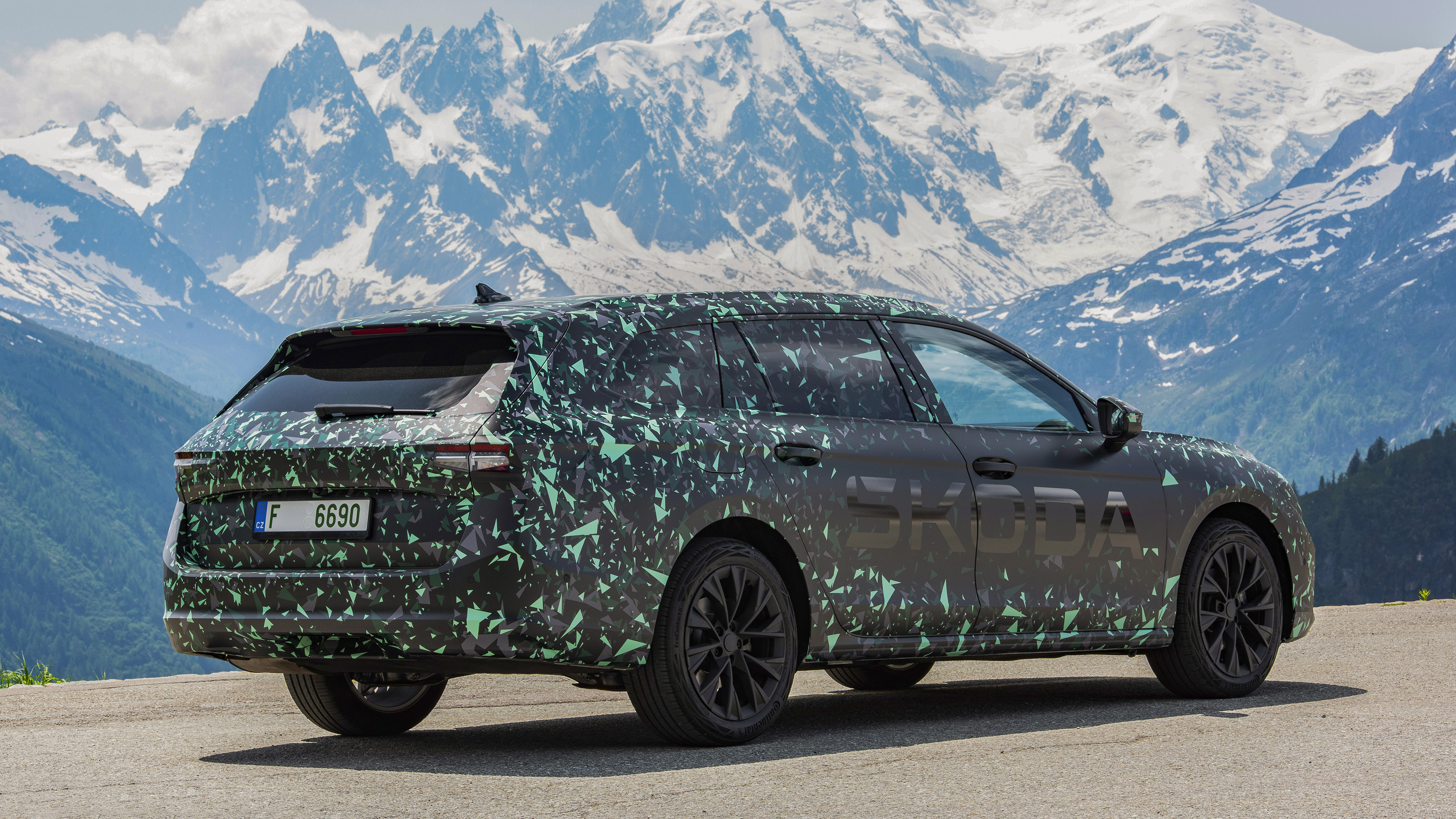 Skoda Superb estate prototype drive