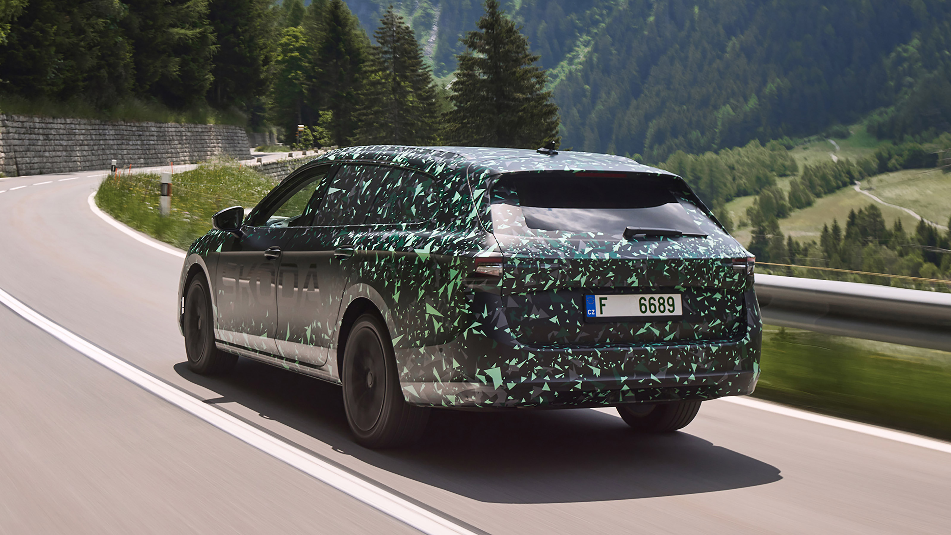 Skoda Superb estate prototype drive