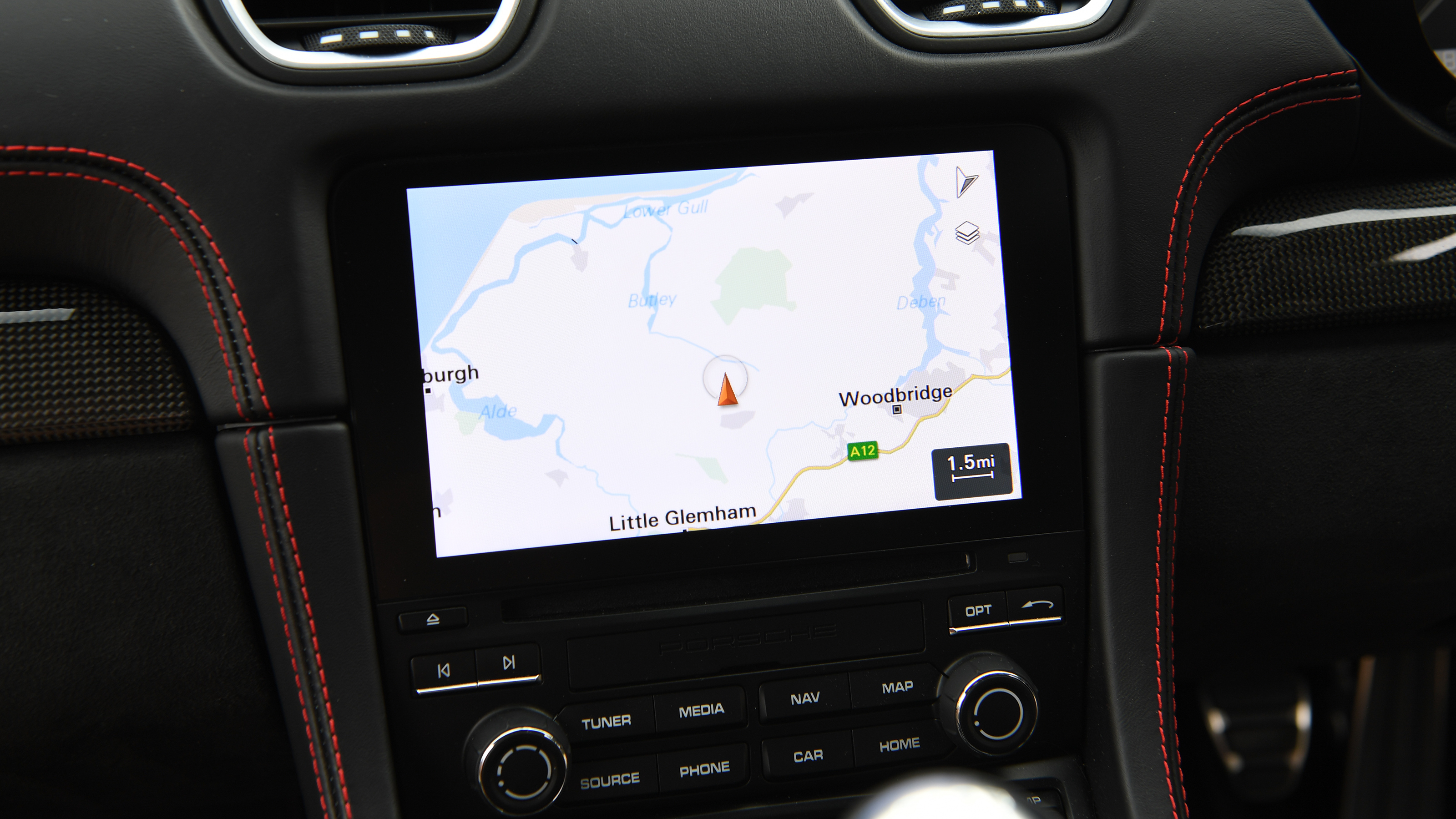 Porsche 718 Cayman navigation