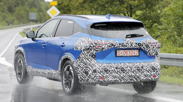 Nissan Qashqai facelift spy shot rear
