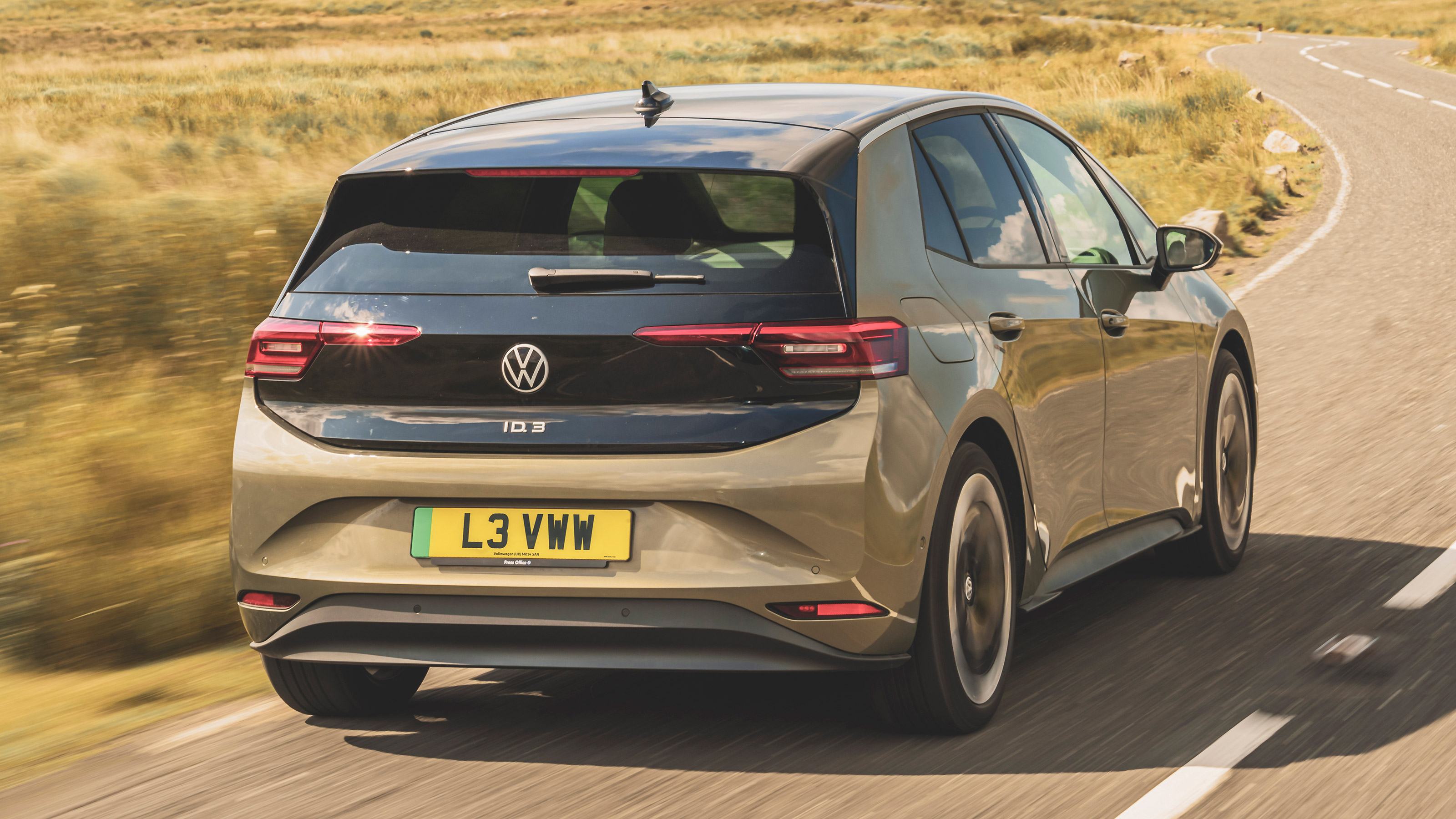 Volkswagen ID.3 facelift rear 3/4 tracking