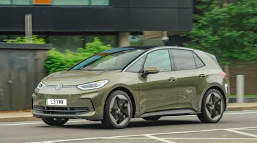 Volkswagen ID.3 facelift front 3/4 panning