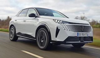 Peugeot 3008 front quarter