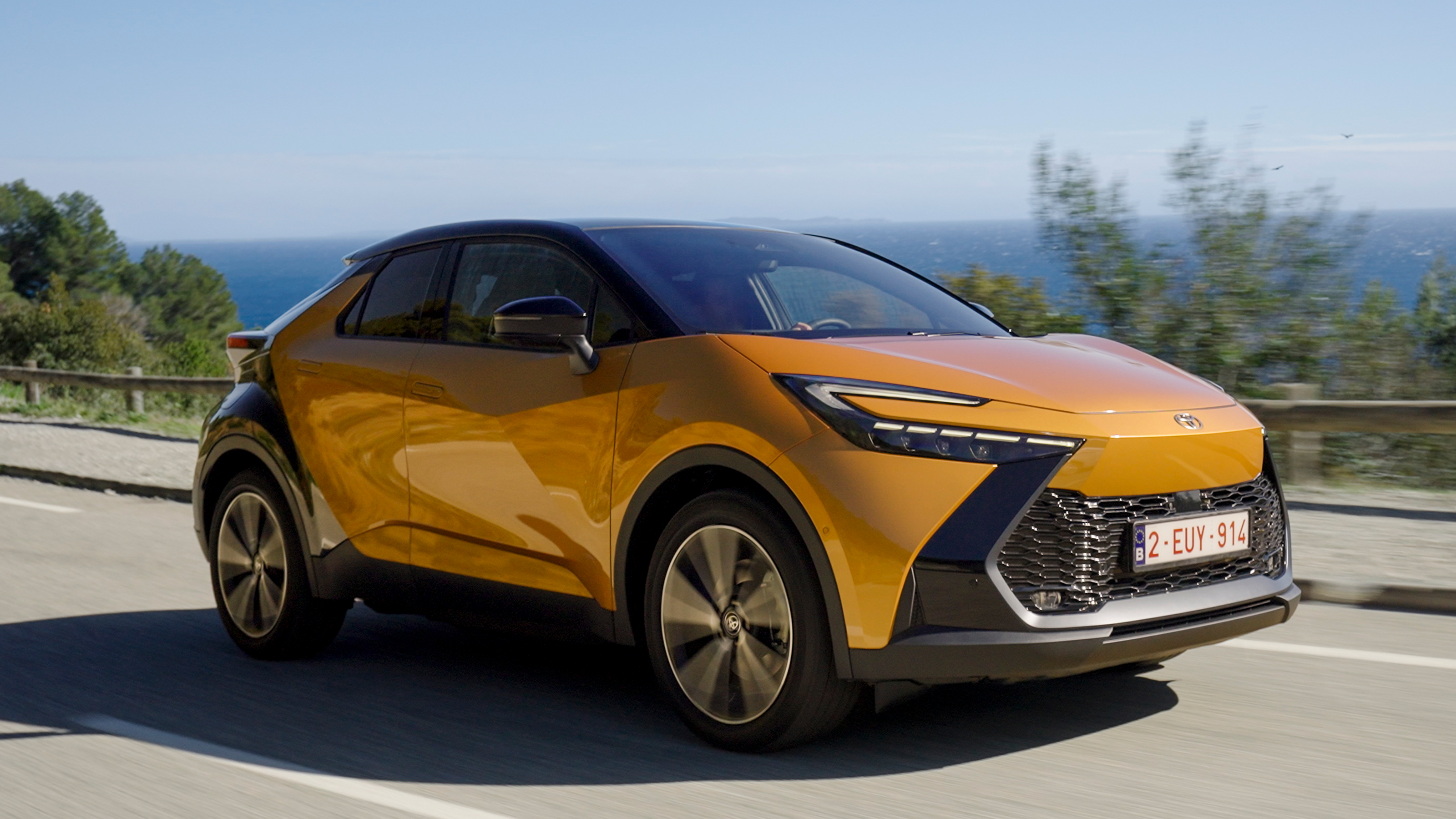 Toyota C-HR PHEV 1