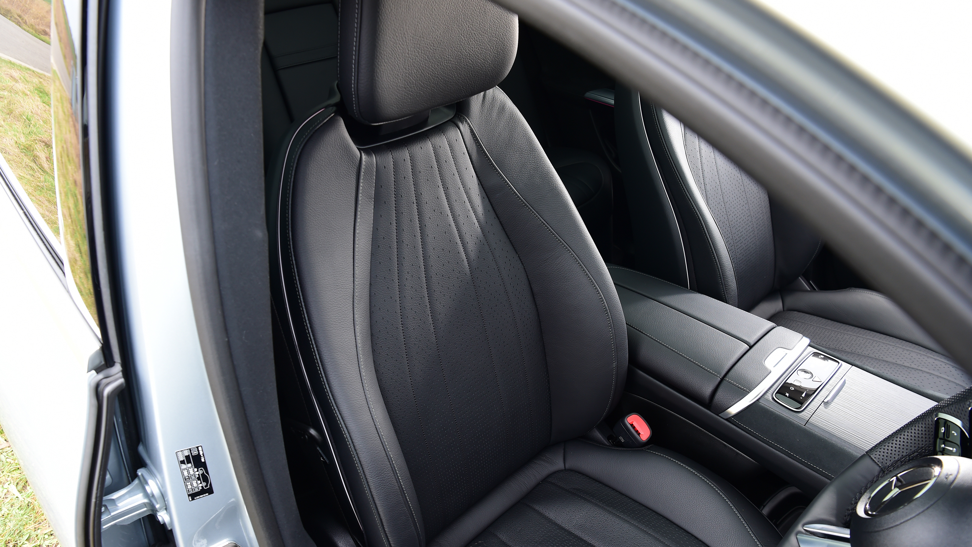 Mercedes EQE SUV front seats
