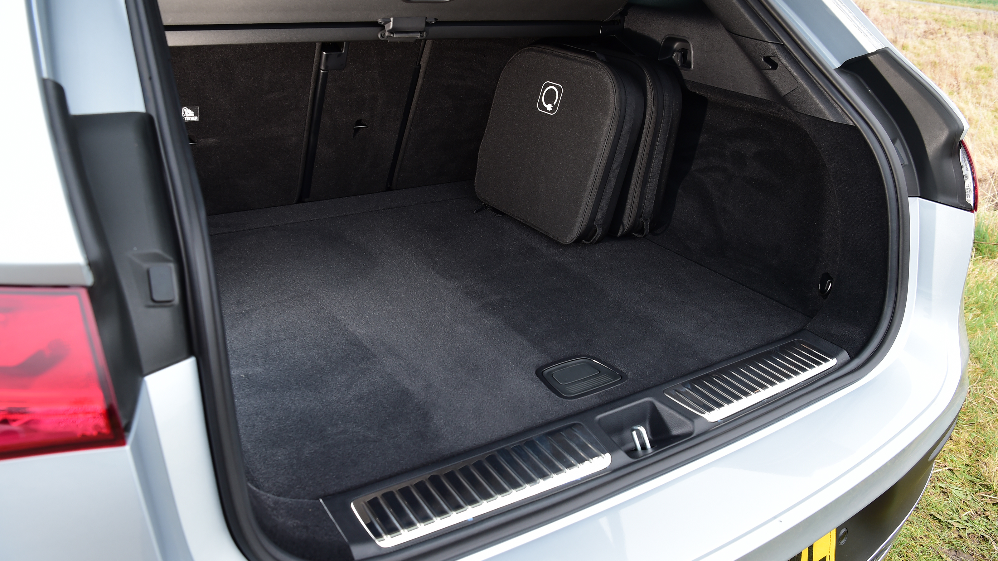 Mercedes EQE SUV boot