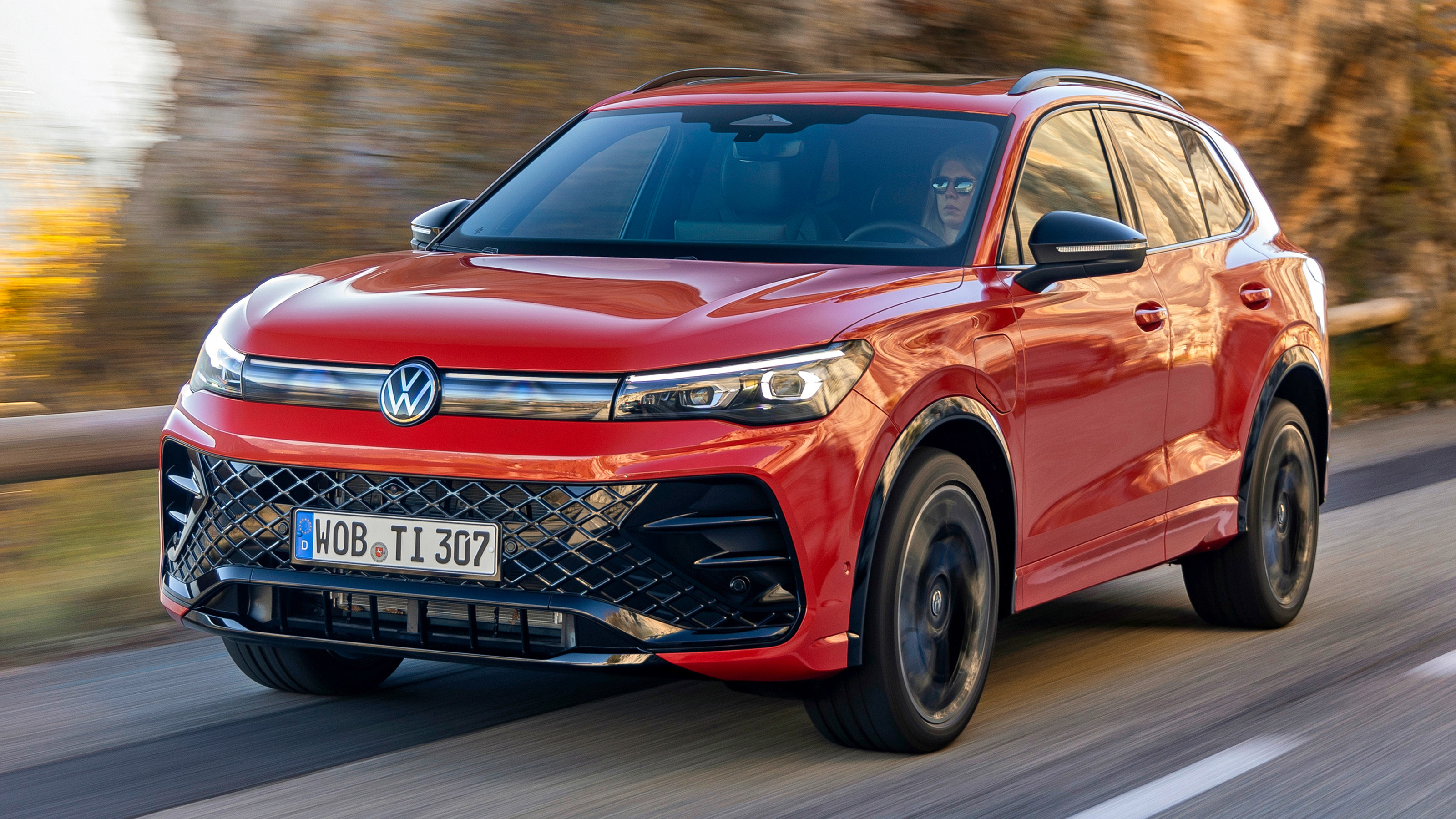 Volkswagen Tiguan R-Line front quarter