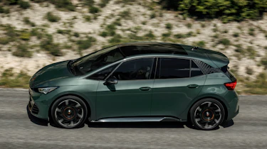 Cupra Born VZ side panning