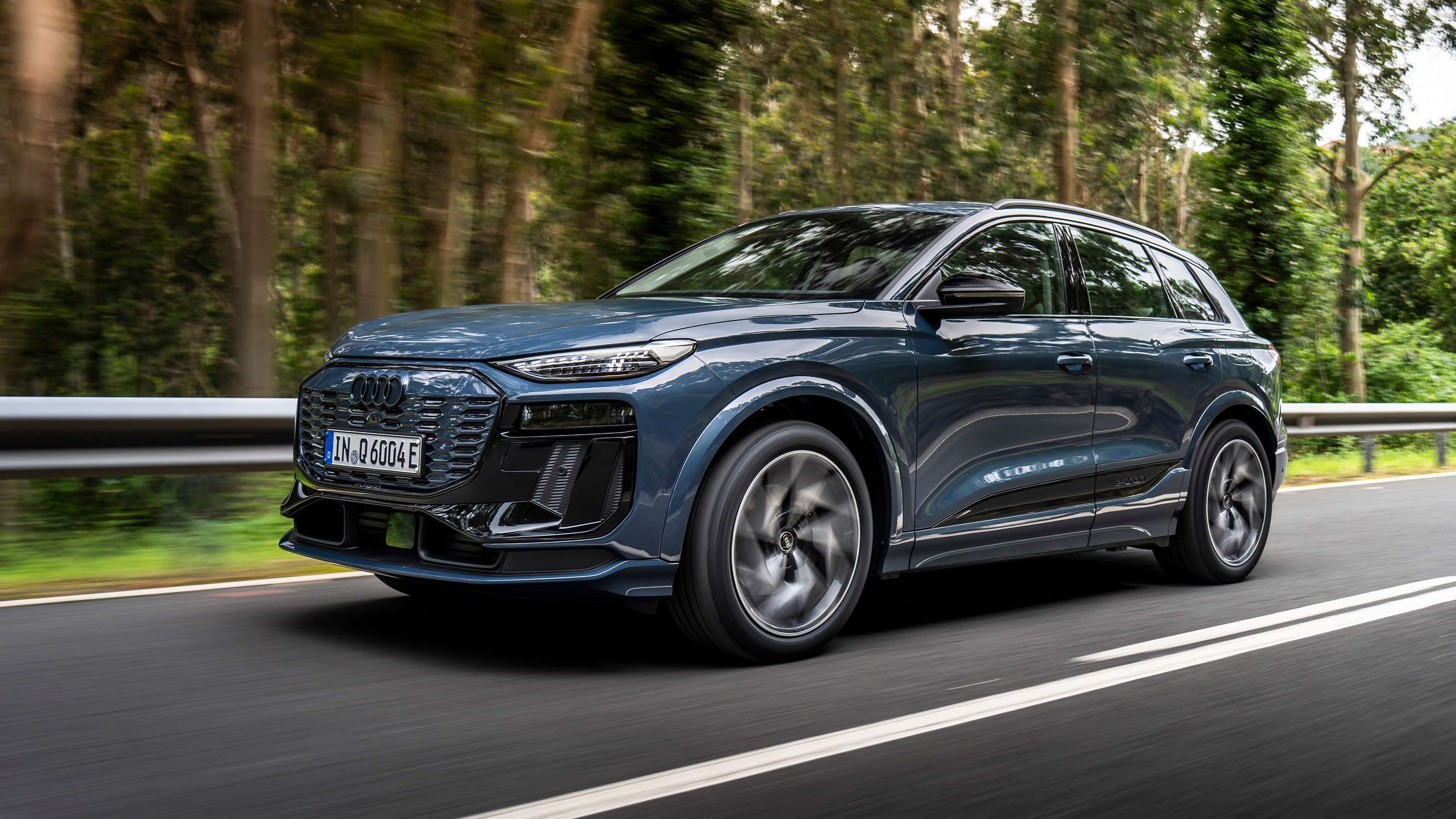 Audi Q6 e-tron side tracking