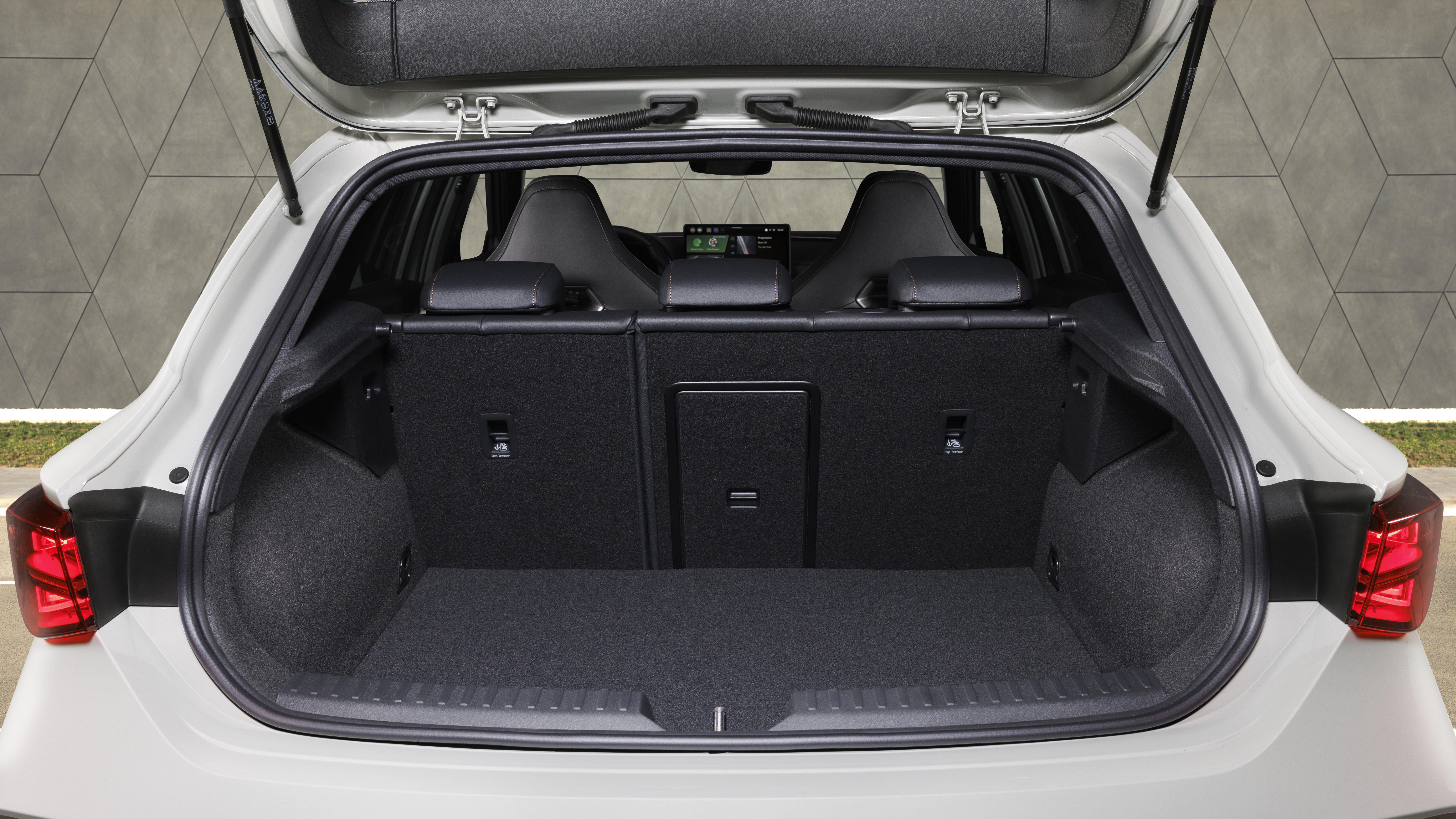 Cupra Leon boot