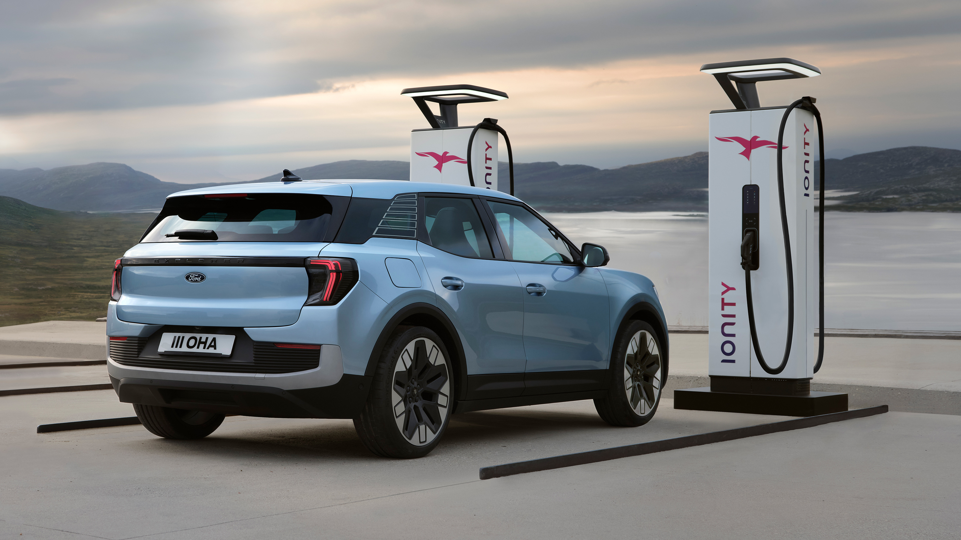 Ford Explorer charging