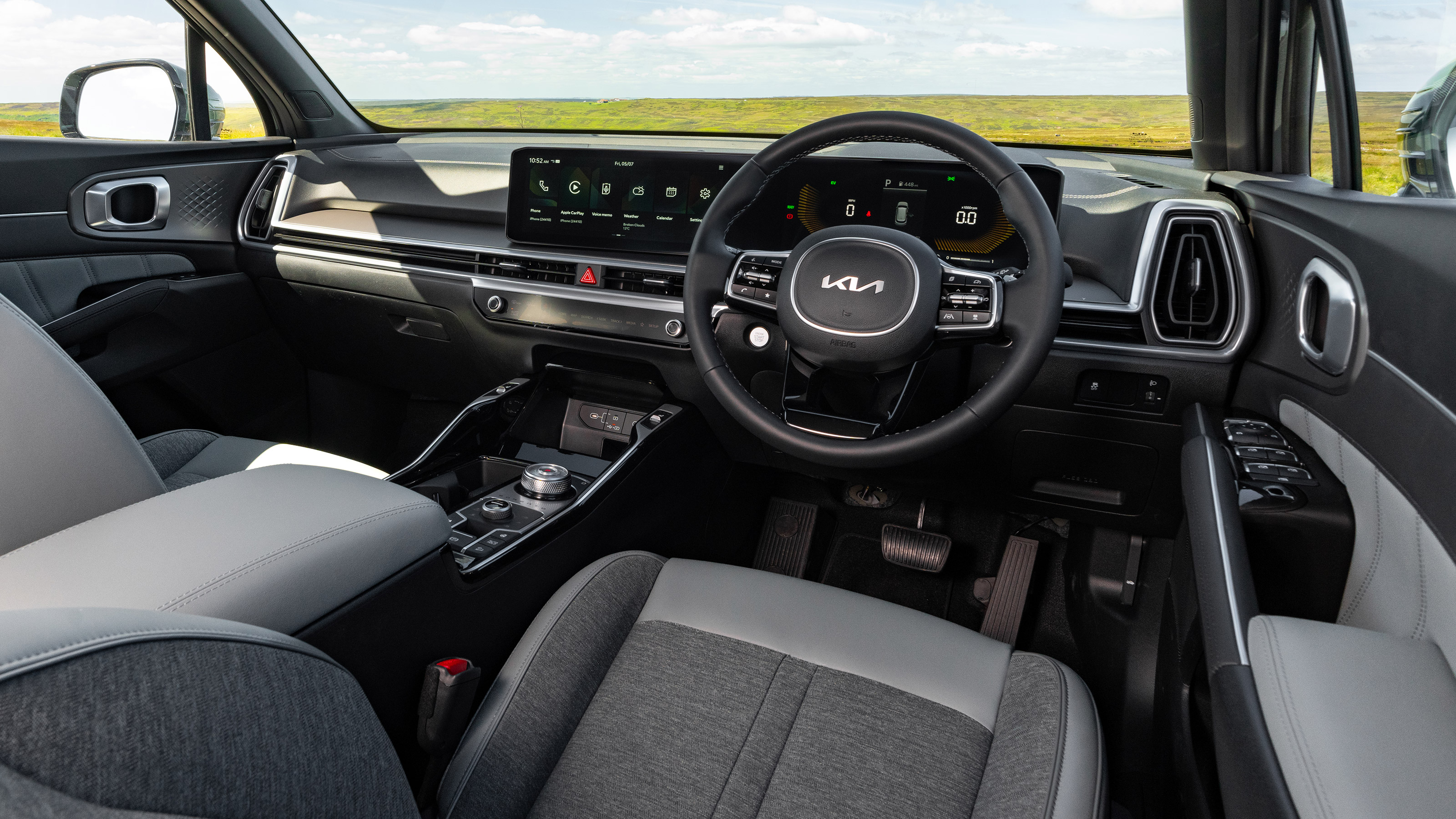 2024 Kia Sorento interior