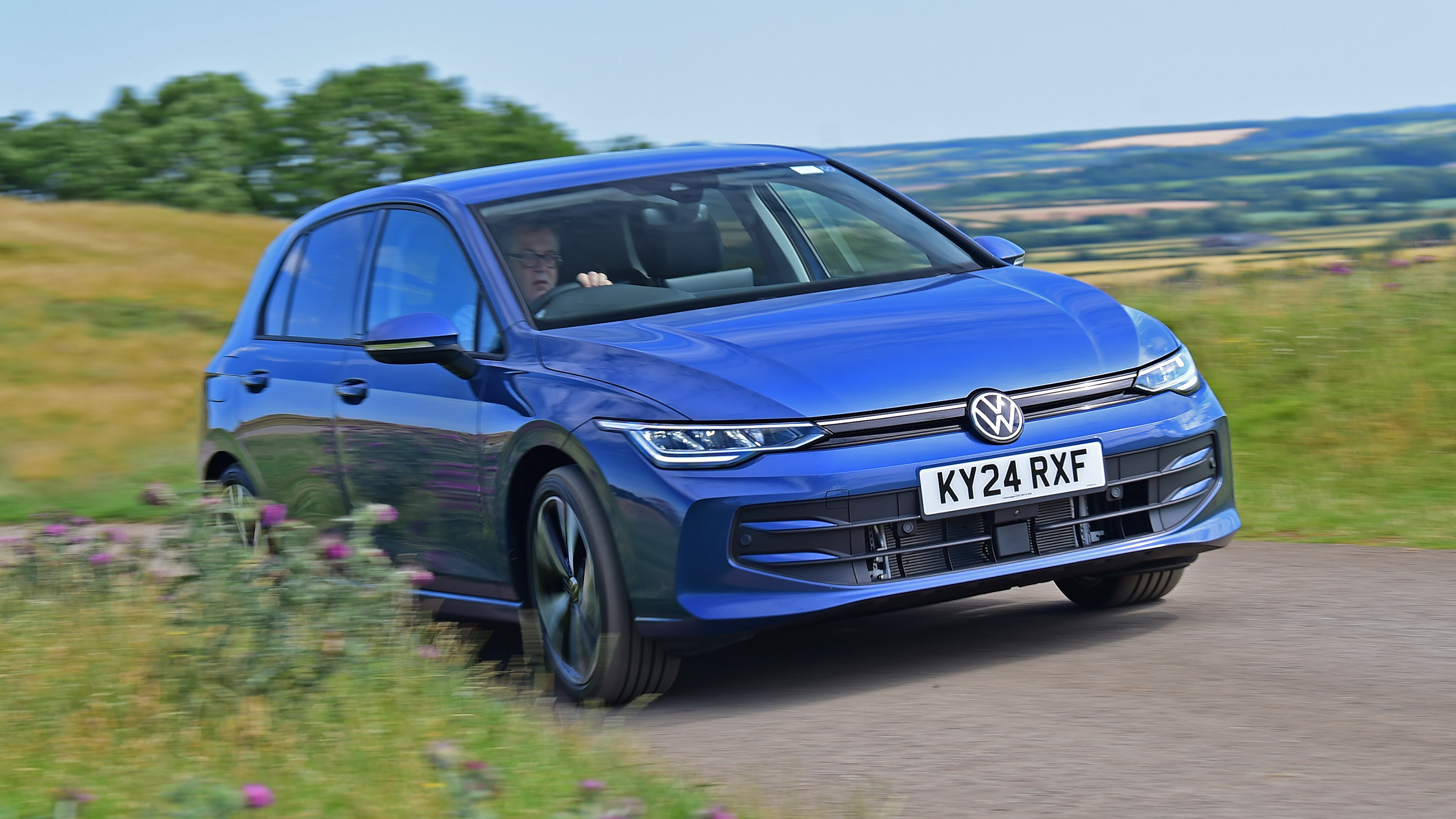 Volkswagen Golf facelift front 3/4 cornering