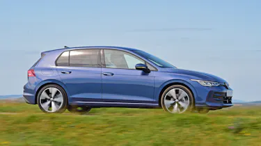 Volkswagen Golf facelift side panning