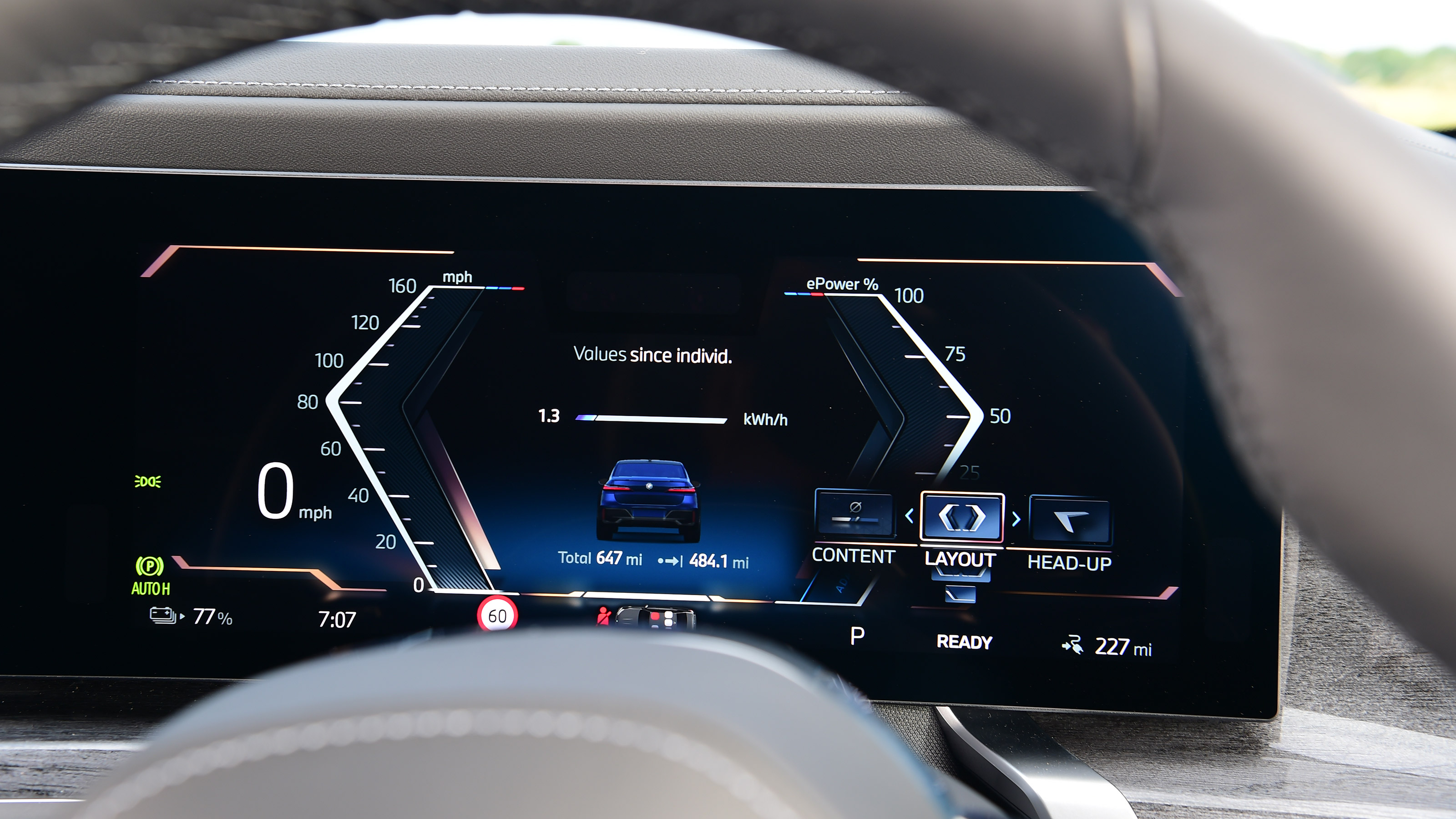 BMW i7 driver's display