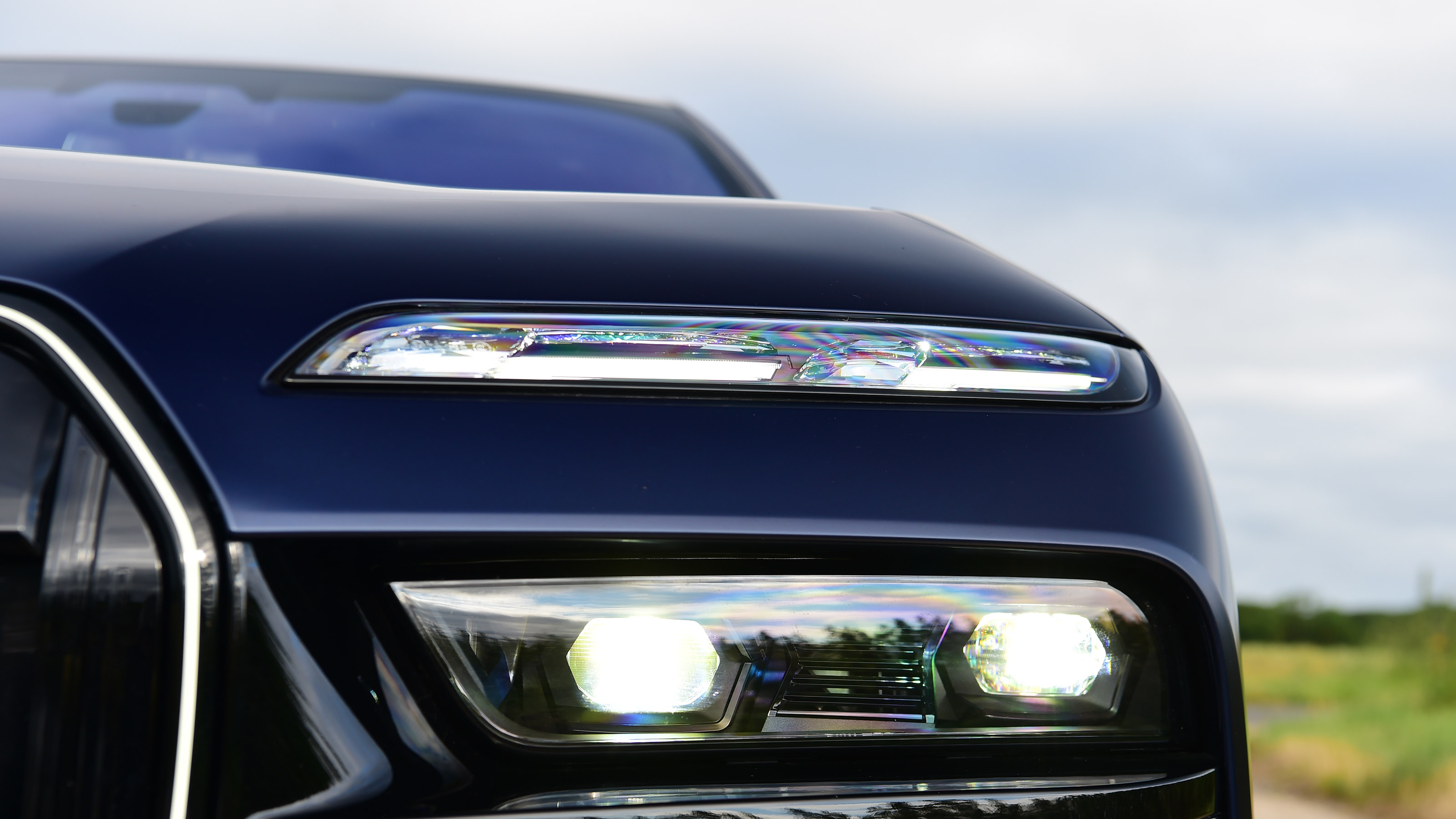 BMW i7 closeup headlight