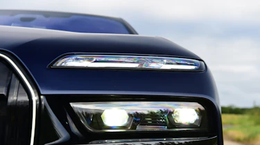 BMW i7 closeup headlight