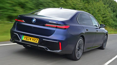 BMW i7 rear quarter cruising