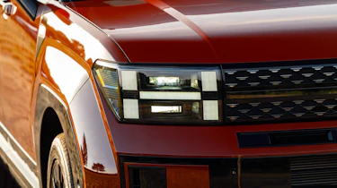 Hyundai Santa Fe UK headlights