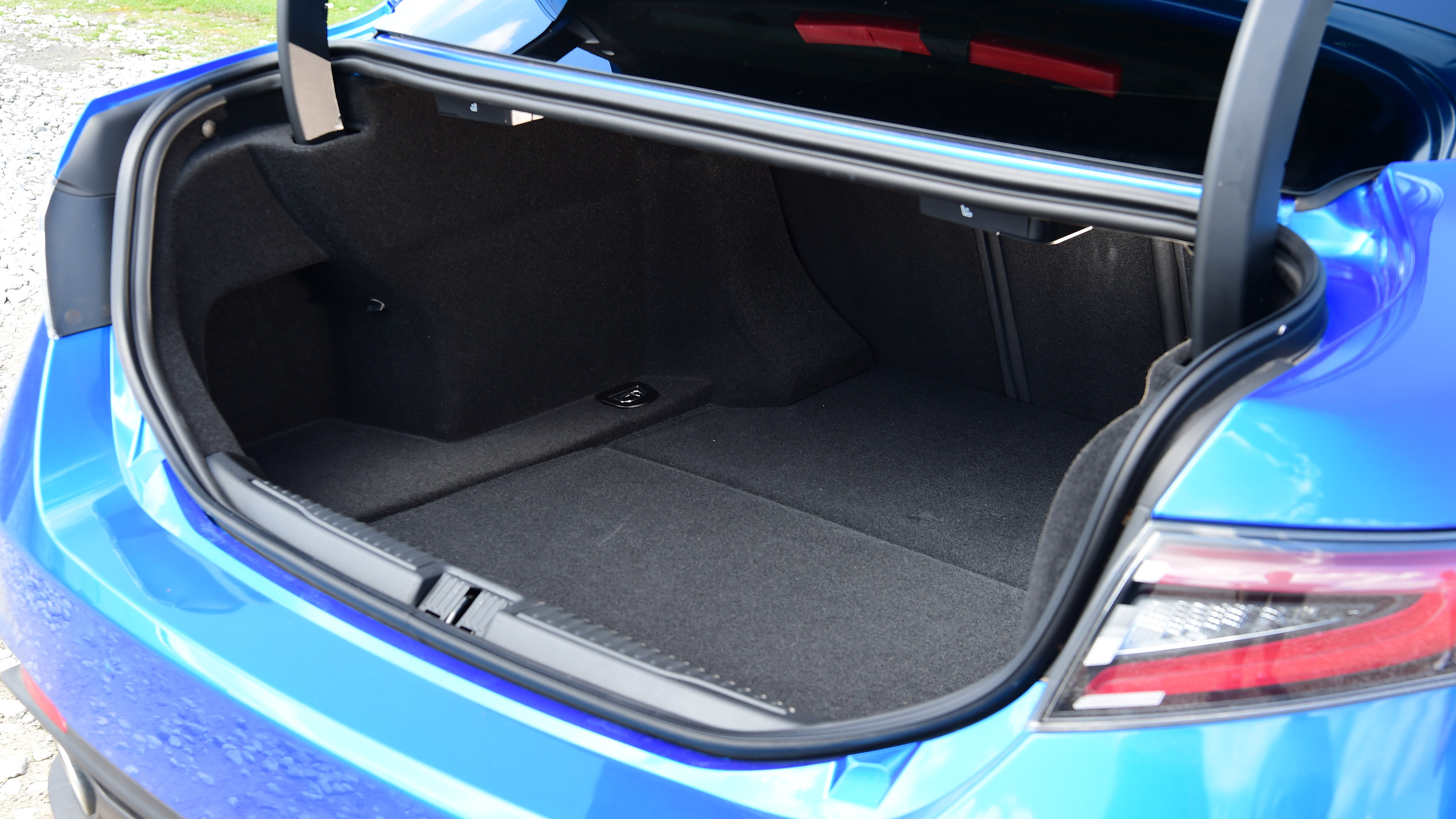 Alfa Romeo Giulia Quadrifoglio boot