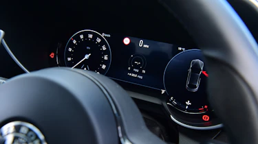 Alfa Romeo Giulia Quadrifoglio driver's display