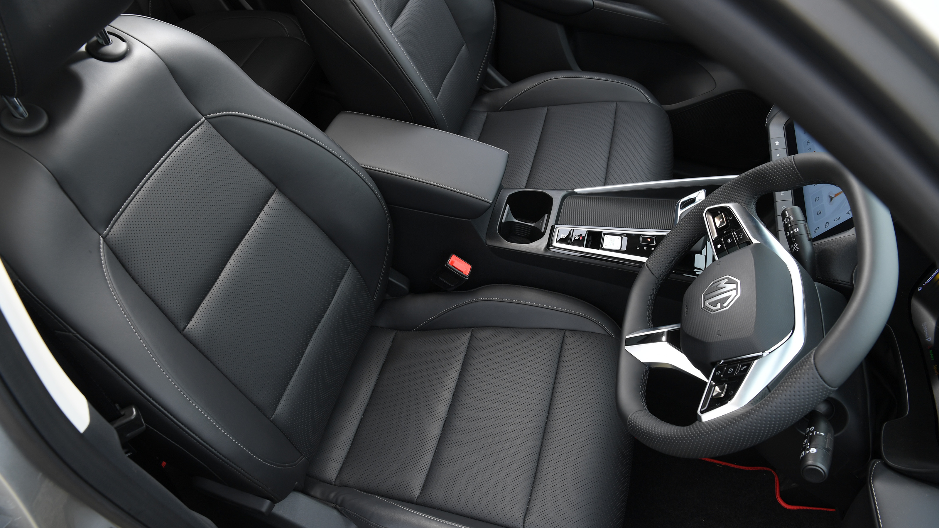 MG ZS front seats