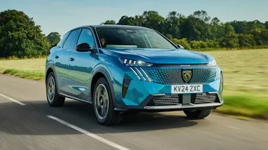 Peugeot 3008 front quarter driving