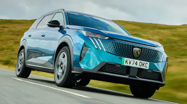 Peugeot E-5008 UK front tracking