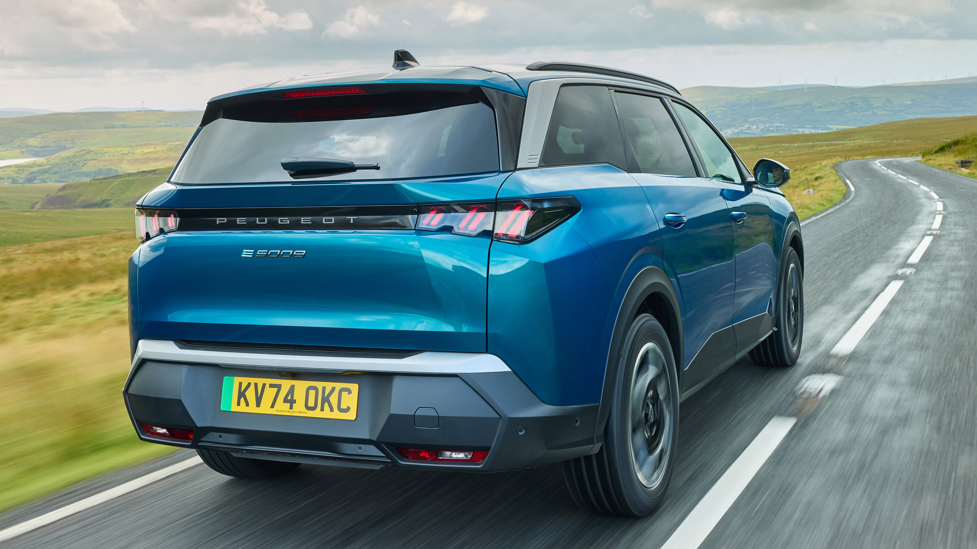 Peugeot E-5008 UK rear tracking
