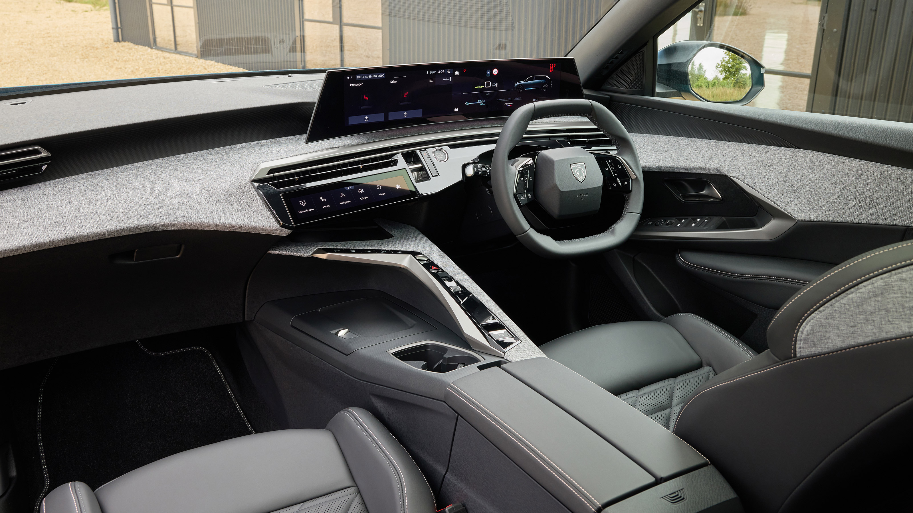 Peugeot E-5008 UK interior