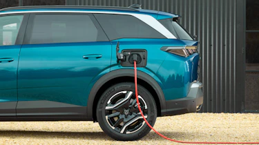 Peugeot E-5008 UK charging port